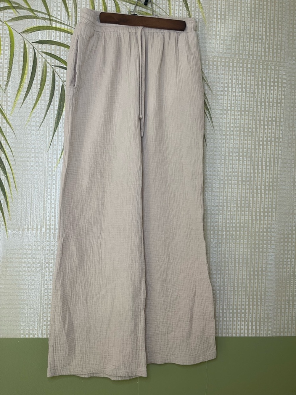 Forever 21 Women’s Wide-Leg Drawstring Pants in Light Taupe Size M